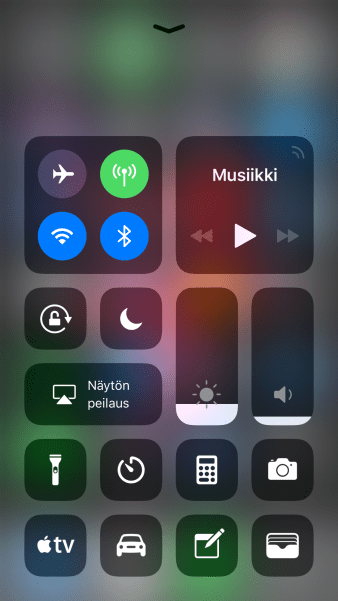 iOS 11: user-adaptable control centre, with application and function shortcuts in the lock screen.